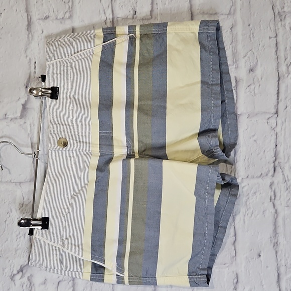 Columbia PFG Women's Striped Gray and Cream Shorts - Picture 1 of 6
